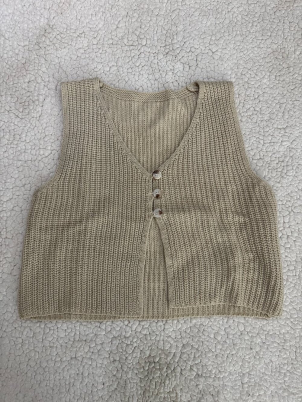 Knitted Buttoned Vest - Picture 3 of 4